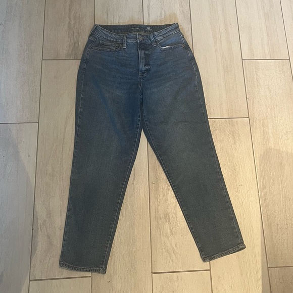 Curvy Blue Jeans - Picture 2 of 2